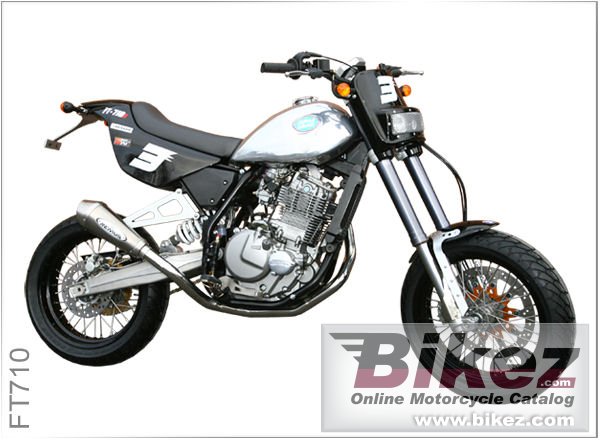 Big CCM ft 710 picture and wallpaper from Bikez.com